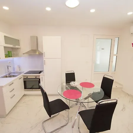 Dea Ii Appartamento Spalato